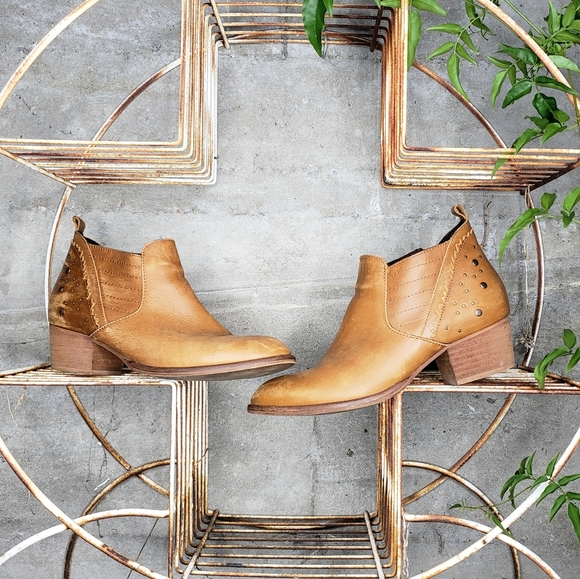 Anthropologie Shoes - Anthropologie Musse & Cloud Tan Studded Booties 41
